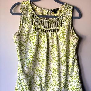 Sleeveless cutout blouse
